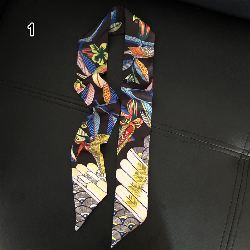 Luxe Merk Hummingbird Print Sk - Ascot Neck Scarf recensie en prijs